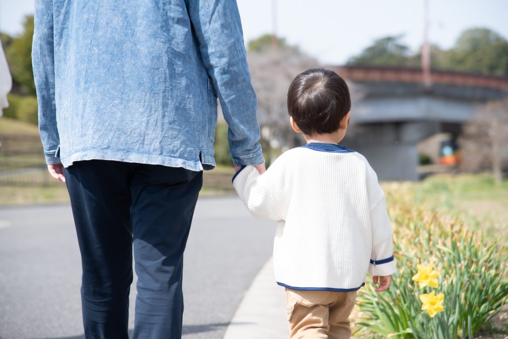 男性と子ども